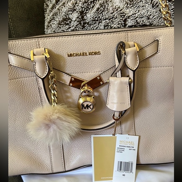 Pink/Powder blush Michael Kors purse. Gold chain handle. Lock and key keychain - Picture 7 of 8